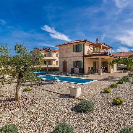 Rustic Bellamare Villa