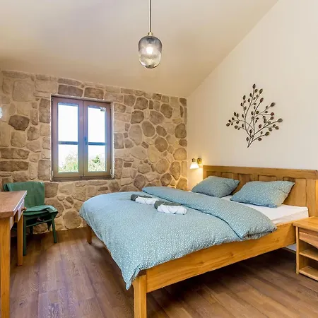 Rustic Bellamare * Linardići