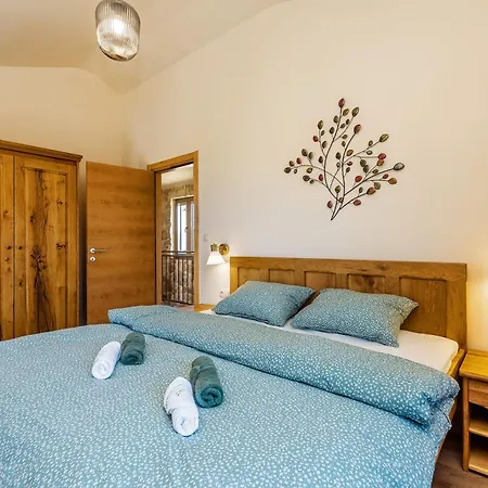 Rustic Bellamare *