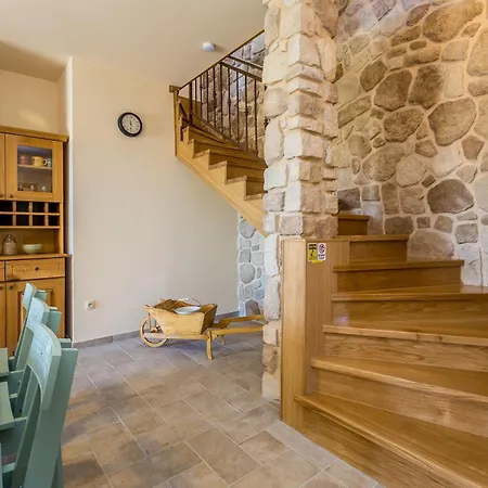 Rustic Bellamare Villa