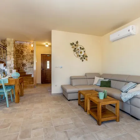 Rustic Bellamare * Linardići