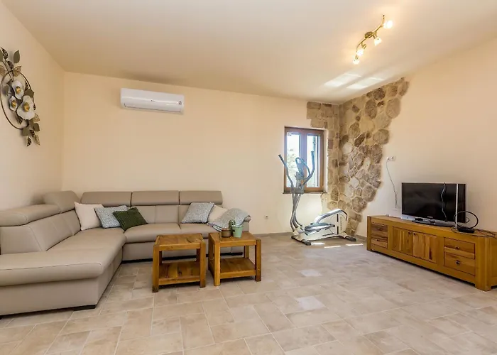 Rustic Bellamare Vila