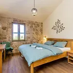 Rustic Bellamare * Linardići