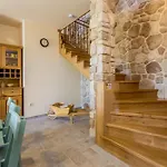 Rustic Bellamare 别墅