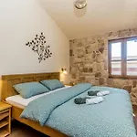 Rustic Bellamare *